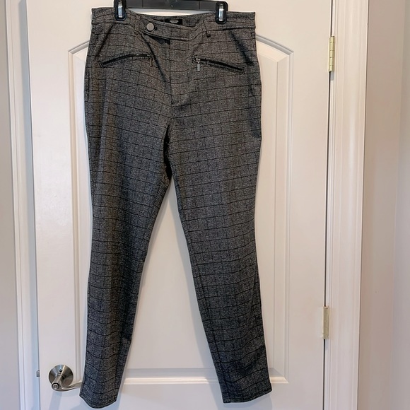 Simply Vera Wang stretch skinny pants in grey and black plaid. - Picture 1 of 5